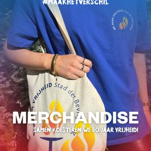 Koester 80 jaar vrijheid samen met ons! 🇳🇱 In onze webshop vind je speciale jubileum merchandise: van shirts tot Wagenings Vrijheidsbier en van de lustrumvlag tot hoodies in rood, wit en blauw. Alles om 80 jaar vrijheid te herdenken en te koesteren vanuit Wageningen, Stad der Bevrijding. 
🍷 Extra tip: bij Jumbo Wageningen Verberne koop je nu ook de Vrijheidswijn, verkrijgbaar in rood, wit en rosé. Van elke verkochte fles gaat €1 naar Wageningen45! 🕊️Hierdoor kunnen wij de bevrijding blijven koesteren. Ook te verkrijgen bij het hoofdpodium op 5 mei. 
👉 Shop nu via onze webshop en draag bij aan 80 jaar vrijheid! (link in bio)