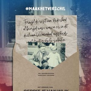 Het verhaal van Gerritje van Wijk, vereeuwigd door haar dochter Karin Cook- van Hunnik. 📖🧡Het is mei 1945 als Gerrie, dan 7 jaar oud, bij haar tante en nichtje in Veenendaal logeert. Op 5 mei rijdt ze bij haar tante achterop de fiets naar Elst, het naburige dorp 6 km verderop. Langs de rijksweg staat een vrolijke menigte. Ze zingen, juichen en zwaaien naar de colonne Britse en Amerikaanse militaire voertuigen die voorbijkomt. Het is één groot feest wanneer de bevrijders langskomen. 🕊️ 

Als de stoet voorbij is, wil de tante van Gerrie haar naar huis brengen aan het Davidsplein in Veenendaal. Maar bij de brug over het kanaal worden ze tegengehouden door Duitse soldaten. Dit deel van Veenendaal is nog niet bevrijd en veel SS-soldaten zijn dronken. Bij de legitimatiecontrole mag haar tante niet door, waardoor de 7-jarige Gerrie alleen naar huis moet. Terwijl elders feest wordt gevierd, is zij doodsbang. Op het plein voor hun huis hadden de Duitsers een diepe kuil gegraven, van waaruit ze met machinegeweren op alles schoten wat bewoog. 
Vier dagen later, op 9 mei 1945, wordt ook Veenendaal bevrijd. “Het was een bijzonder moment in haar jonge leven dat veel indruk op haar maakte,” schreef dochter Karin. 

Ook het Bevrijdingsverhaal van jouw familielid vereeuwigen? Deel het via bevrijdingsverhalen.nl of mail naar bevrijdingsverhalen@wageningen45.nl. We komen graag langs om het verhaal vast te leggen. Zo geven we de betekenis van vrijheid door aan volgende generaties. #MaakHetVerschil