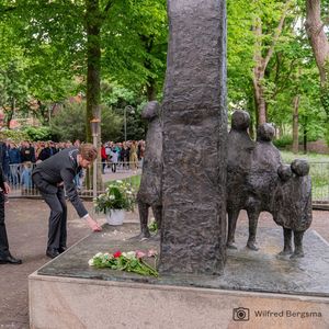 Volgende week, op 22 januari, vindt in Wageningen de monumentadoptie van het Joods monument ‘De Levenspoort’ plaats.
Groep 7 van de Margrietschool uit Wageningen neemt dan, begeleid door burgemeester Floor Vermeulen, de verantwoordelijkheid over van Groep 8. De ceremonie begint om 10:00 uur bij het monument in de Walstraat in Wageningen. Iedereen is welkom!
#vuurverbindt #maakhetverschil @gemeente.wageningen